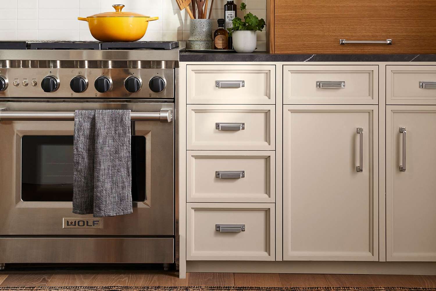2026 Cabinet Hardware Trends: Best Modern Kitchen Cabinet Hardware & Black Brass Combos